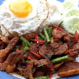 เนื้อทอง ( ภัตตาคารเนื้อตุ๋น) หน้ายิมมวย the mbk muaythai วัดกลางคลองสี่