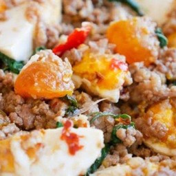 กระเพราหมูสับไข่เค็ม