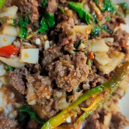 ผัดพริกแกงเนื้อราดข้าว