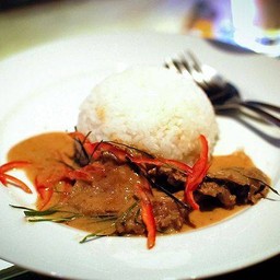 พะแนงเนื้อราดข้าว