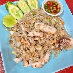 ข้าวผัดปลาหมึก