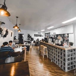 Desktop Coffee & Bakery ถนนประชาธิปัตย์