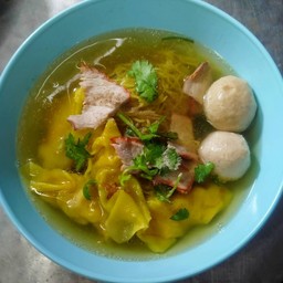 บะหมี่เกี๊ยวหมูแดง