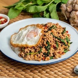 กะเพราหมูสับ (อิ่มคุ้ม)