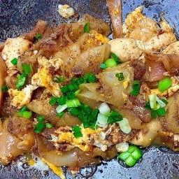 กระเพราเนื้อพริกแห้ง