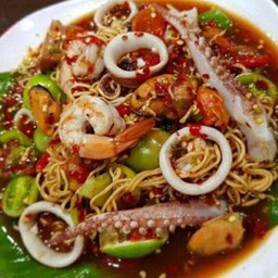 ตำมาม่าทะเลเดือด กุ้ง,หมึก (รสเผ็ดจัด)