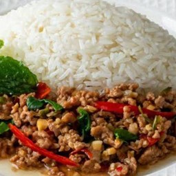 กะเพราไก่สับราดข้าว