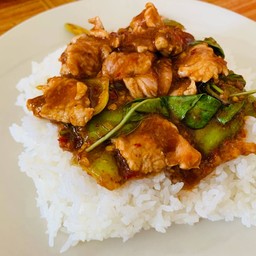 อาหารตามสั่ง หญิงวรรณ ไก่ทอด