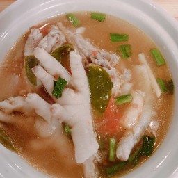 ต้มแซ่บตีนไก่