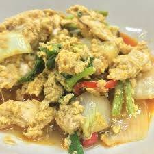 ผัดผงกระหรี่ไก่กับข้าว