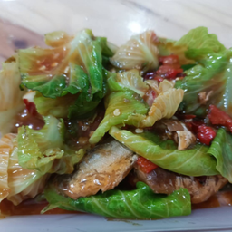 แขนงผัดปลากระป๋อง (กับข้าว)