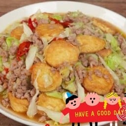 ผัดเต้าหู้ทอดกะหลำ่ปลีหมูสับ