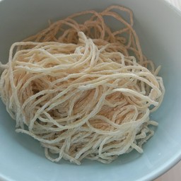 หมี่เหลืองกลมลวก 1 ก้อน