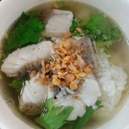 ข้าวต้มปลากระพง คนเดิน