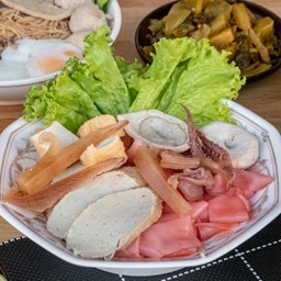 เส้นใหญ่เย็นตาโฟคลุก🍜