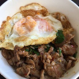 ข้าวกะเพราหมูชิ้น