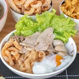 เส้นใหญ่คลุก🍜