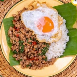 บ้านกะเพรา ส้มตำ ตามสั่ง