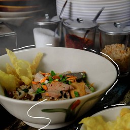 ก๋วยเตี๋ยวหมูตำลึง