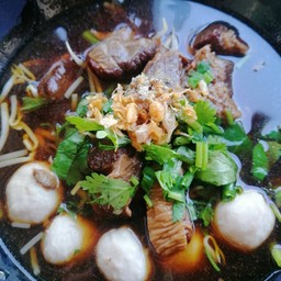 ก๋วยเตี๋ยวหมูตุ๋น