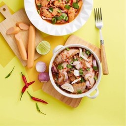 ยำคอหมูทอด