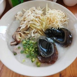 โจ๊กสยาม  ห่อหมกย่าง ก๋วยจั๊บ ต้มเลือดหมู แยกวุ่นวาย