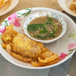 ราดหน้าเส้นห่อไข่