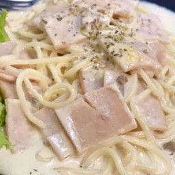 สปาเก็ตตี้คาโบนาร่าแฮมไก่