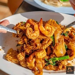 ผัดซีอิ๊วรวมมิตรคะน้าฮ่องกง