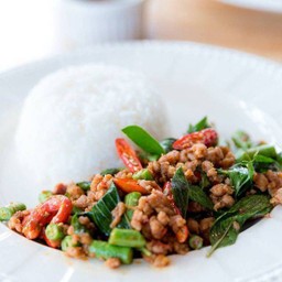 ข้าวราดผัดพริกแกง