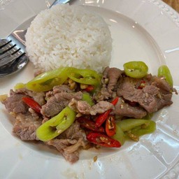 ข้าวราดผัดพริกหยวก