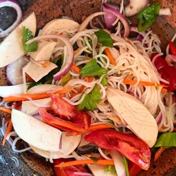 ยำขนมจีนไม่ปลาร้าไก่ยอ