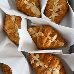 ครัวซองต์ อัลมอนด์