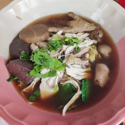 ก๋วยเตี๋ยวไก่  มิตรประชา  (ซ.1)