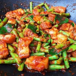 สามชั้นผัดพริกแกง