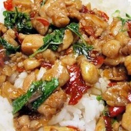 ผัดกระเพราไก่ชิ้น