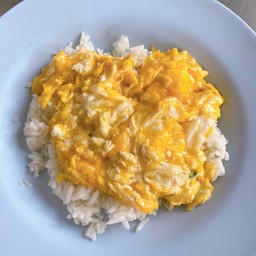 (โปรโมชั่น) ข้าวไข่ข้นพิเศษ (พริกน้ำปลากระเทียมสด)