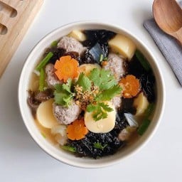 แกงจืดเต้าหู้หมูสับสาหร่าย