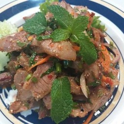 ยำหมูย่างน้ำตก