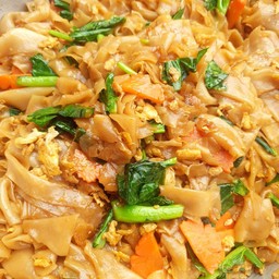 ผัดซีอิ๋วหมู