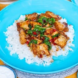 กระเพราหมูกรอบ