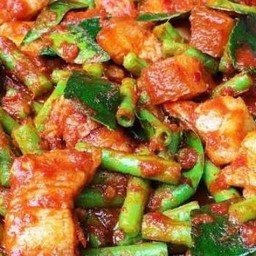 พริกแกงหมูสามชั้นกับข้าว