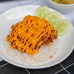 ข้าวไก่กรอบราดซอสชีส