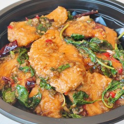 ข้าวกะเพราปลาแซลมอน