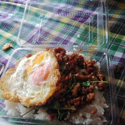 ข้าวผัดกะเพราไก่+ไข่ดาว,ข้าวผัดไข่+ไข่ดาว+น้ำ