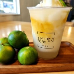 ผึ้งมะนาวสดปั่น