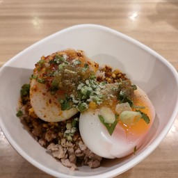 ยำไข่เยิ้ม