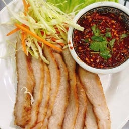 คอหมูยางจิ้มแจ่ว