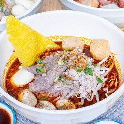 ก๋วยเตี๋ยวหมูต้มยำน้ำข้น
