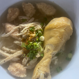 ก๋วยจั๊บอุบลน่องไก่